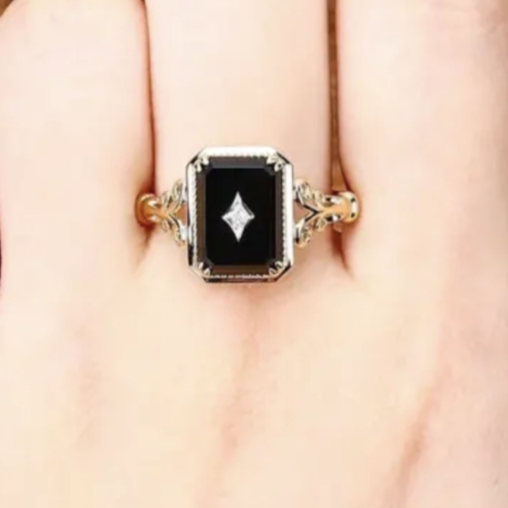Elegant Black Onyx Ring Gold Band Size 8 New With Tags - Picture 7 of 8
